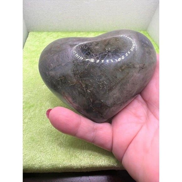 Beautiful Labradorite Heart - Purple Flash - Picture 3 of 6
